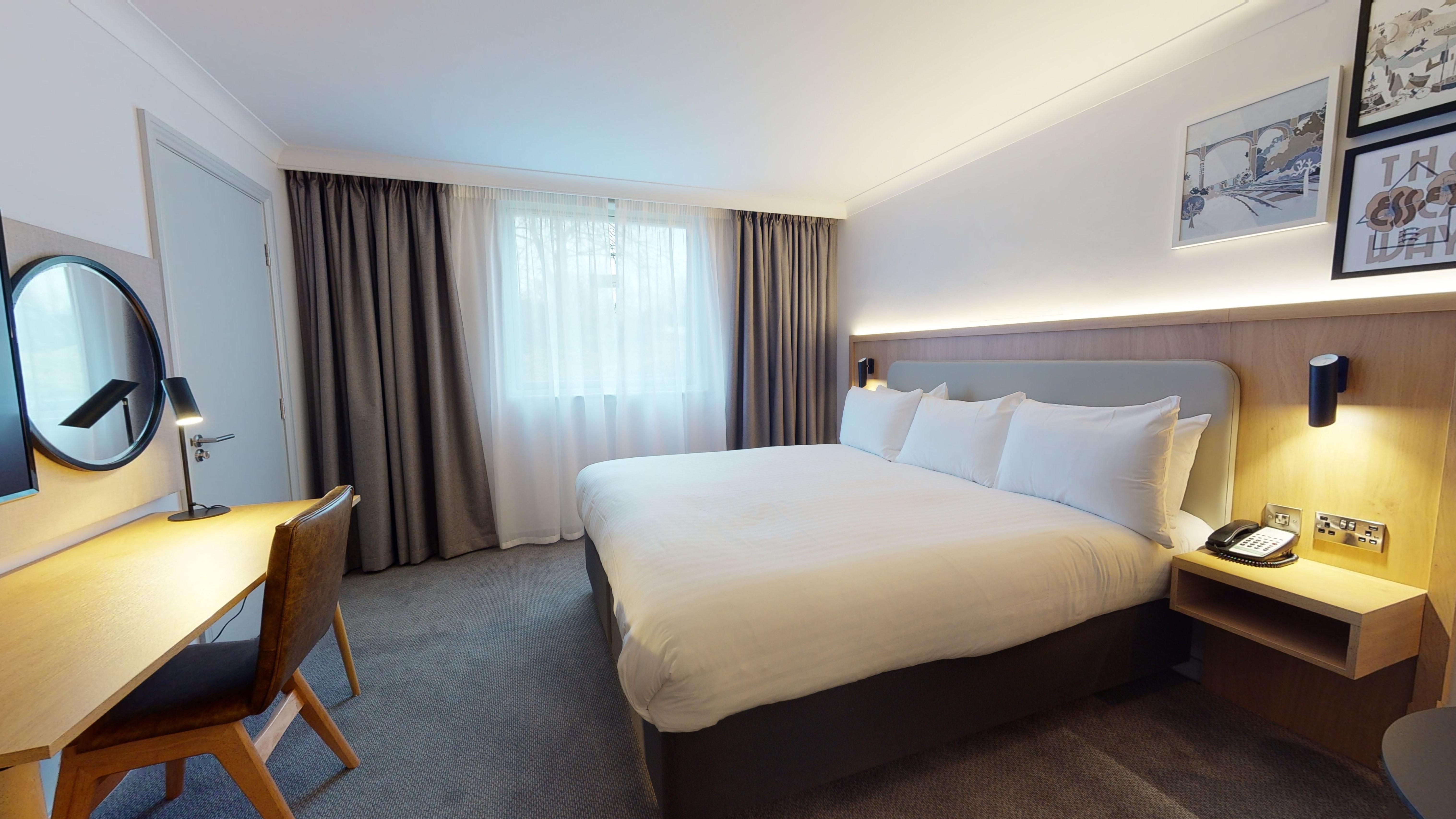 Holiday Inn Brentwood By Ihg Bagian luar foto