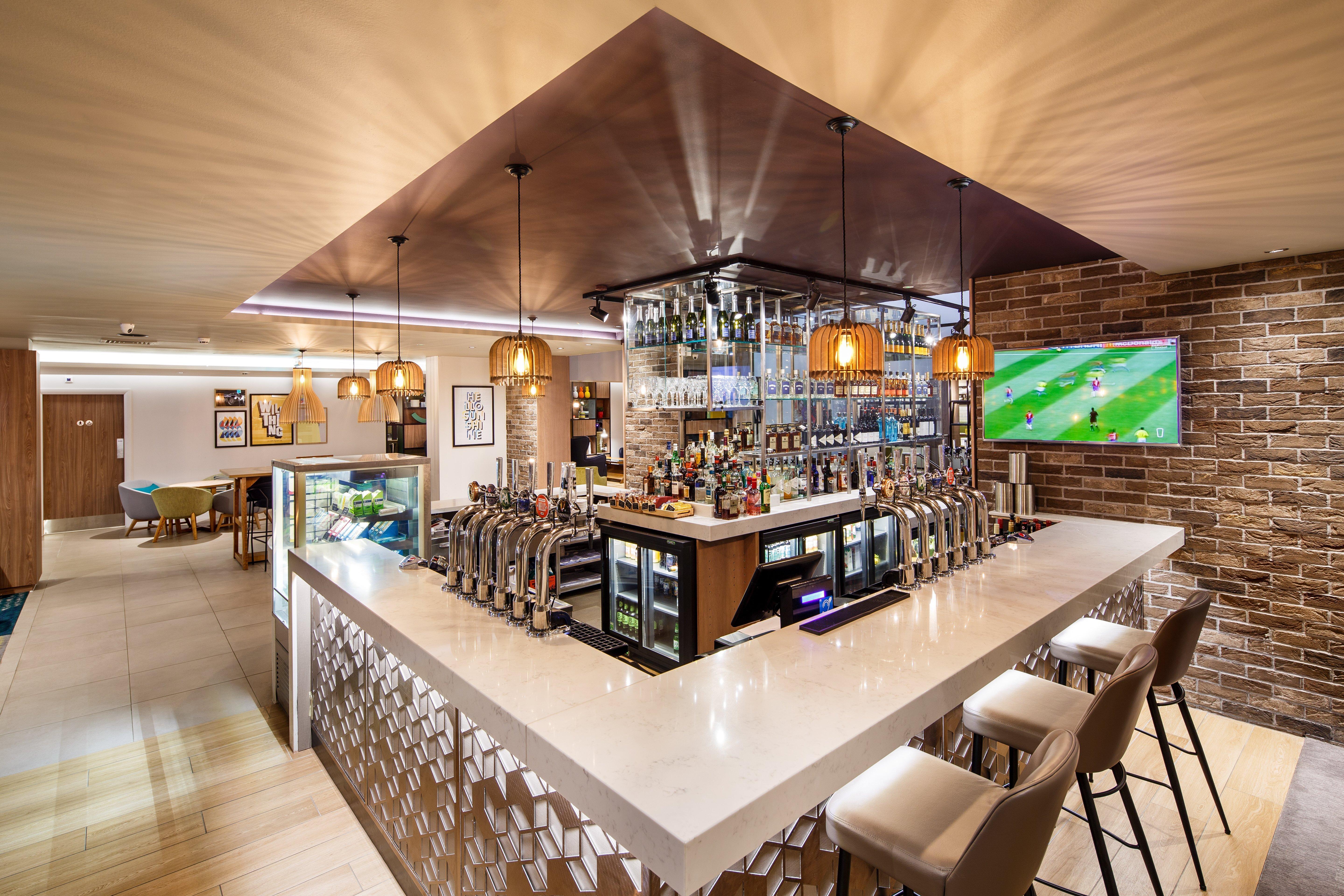 Holiday Inn Brentwood By Ihg Bagian luar foto