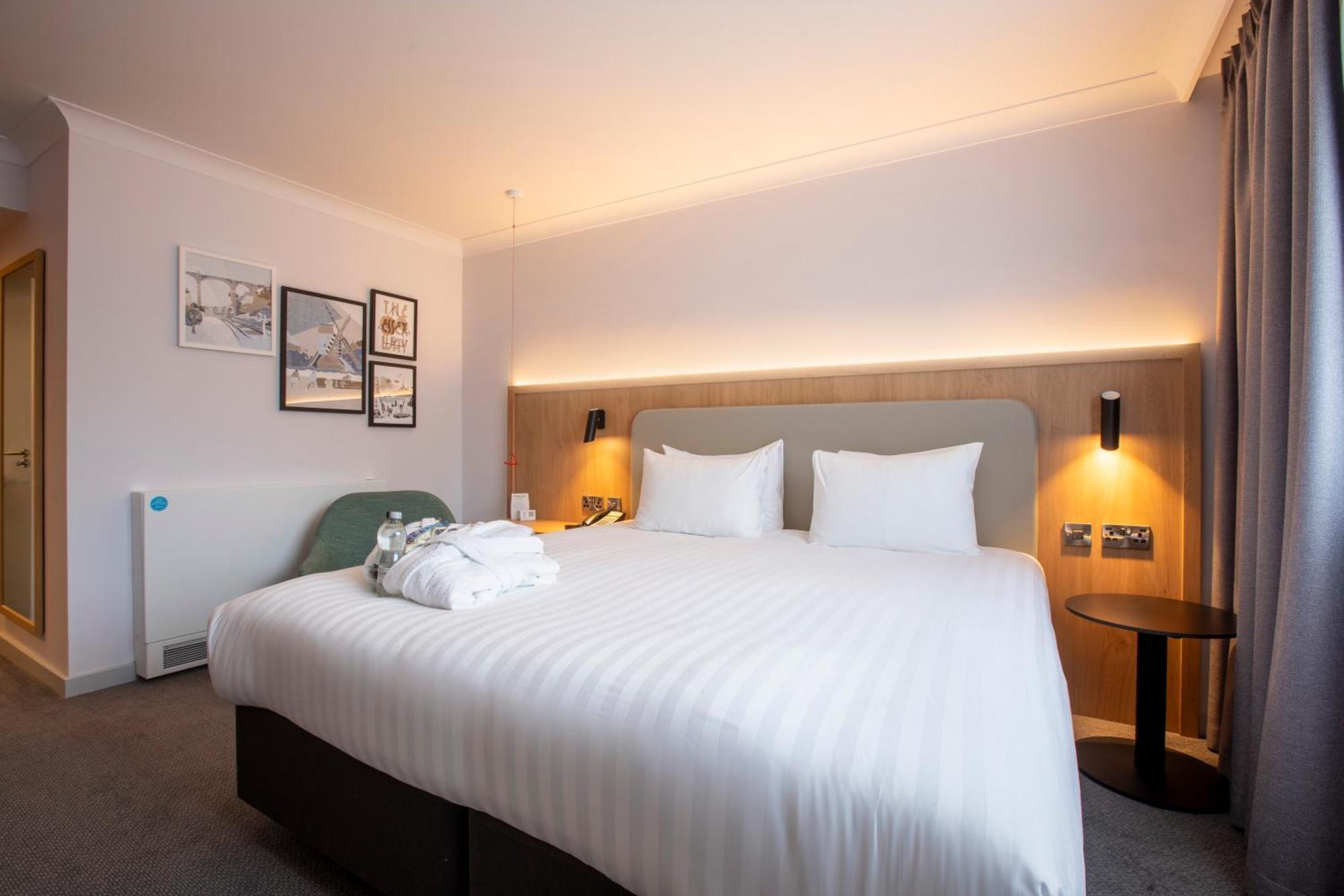 Holiday Inn Brentwood By Ihg Bagian luar foto