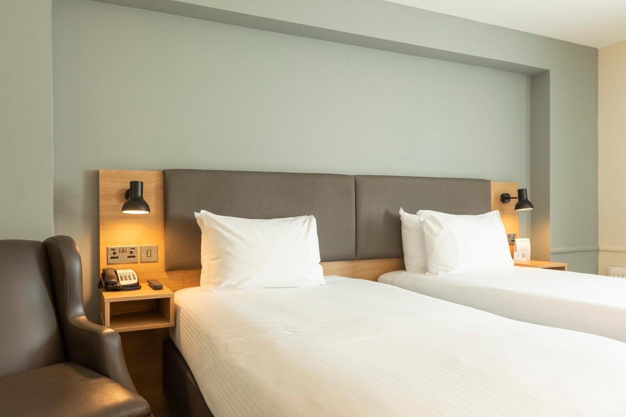 Holiday Inn Brentwood By Ihg Bagian luar foto