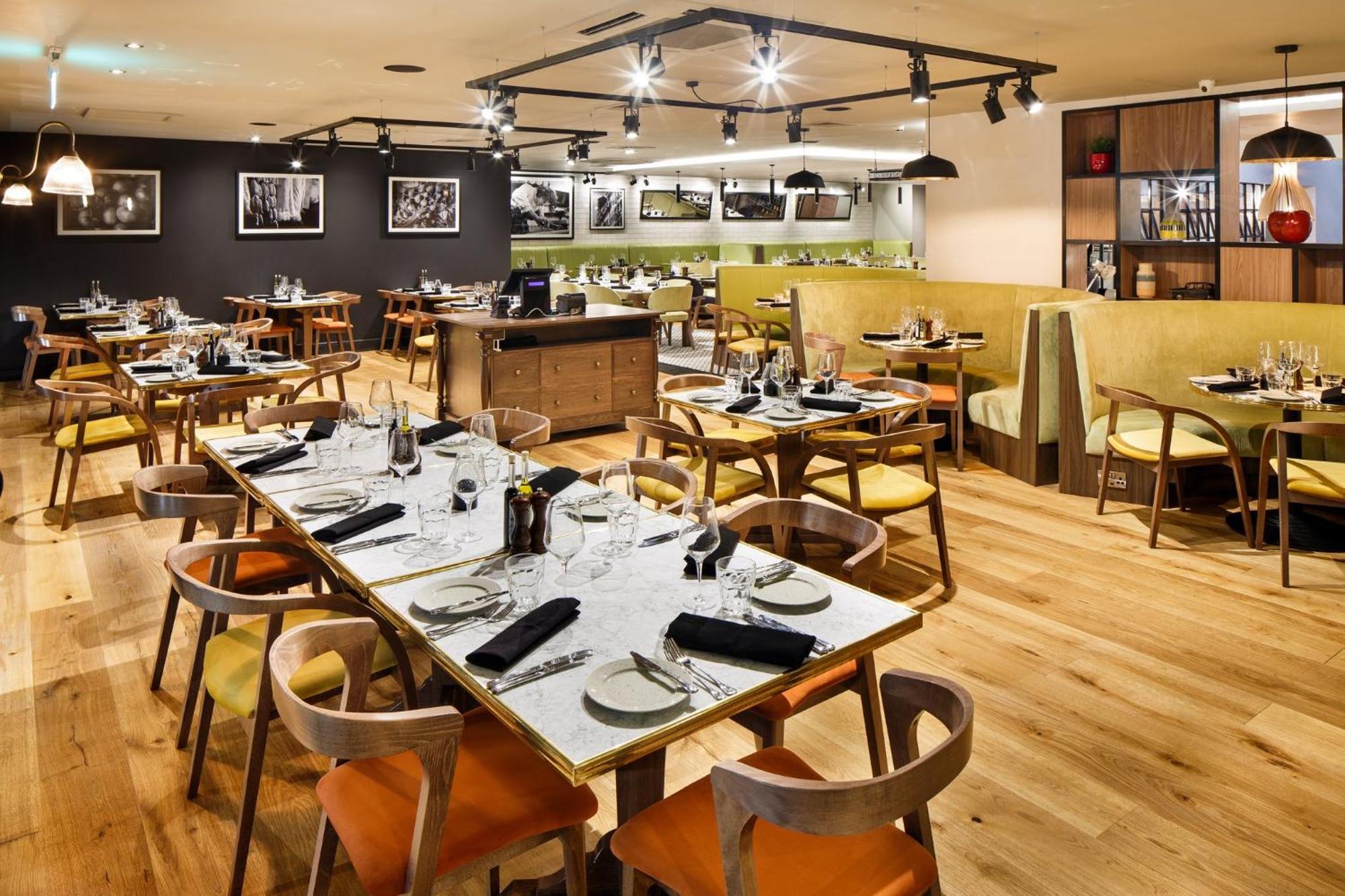 Holiday Inn Brentwood By Ihg Bagian luar foto