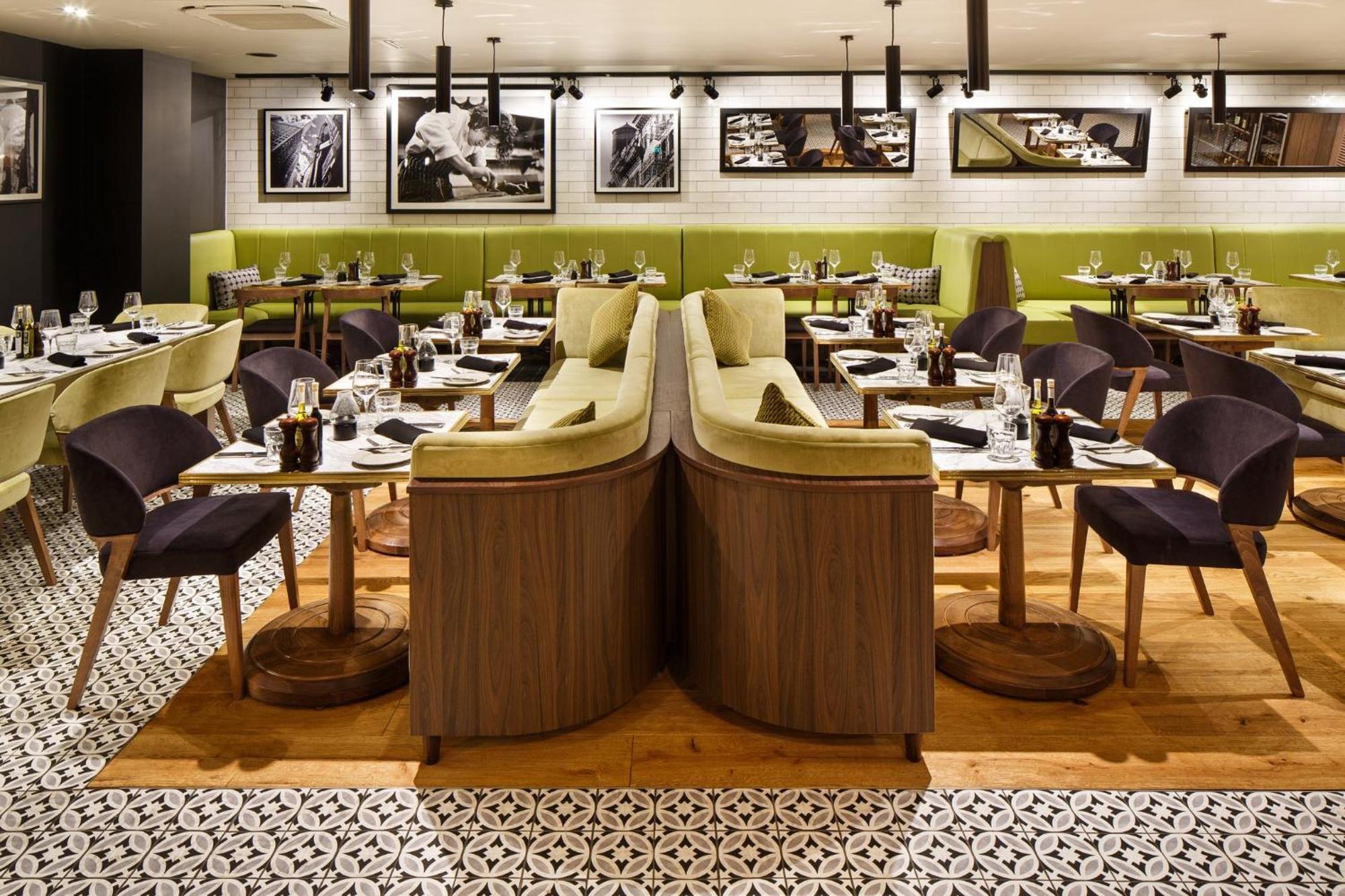 Holiday Inn Brentwood By Ihg Bagian luar foto