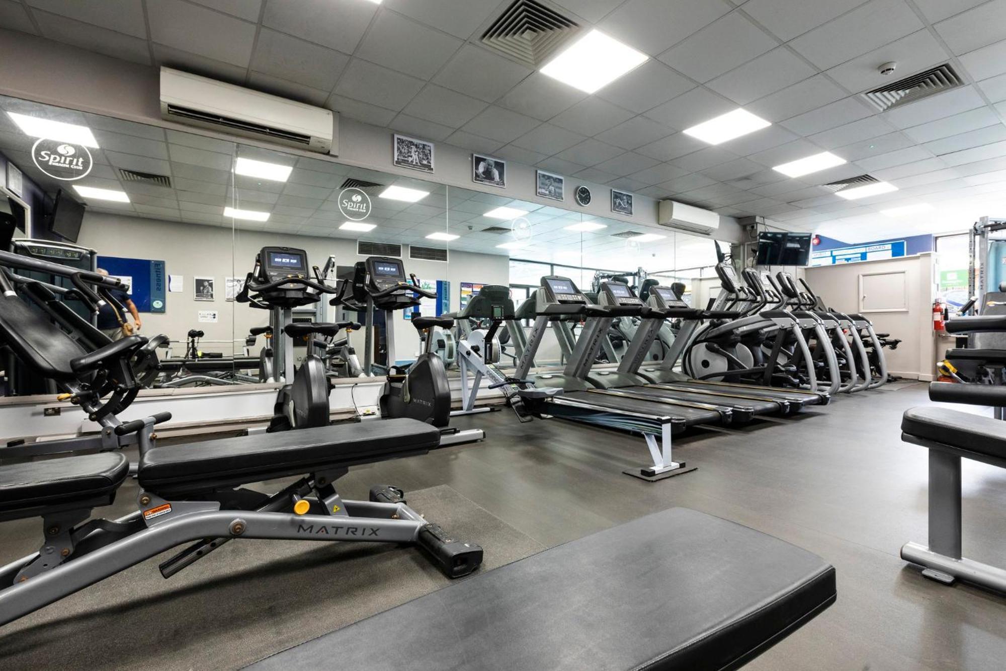 Holiday Inn Brentwood By Ihg Bagian luar foto