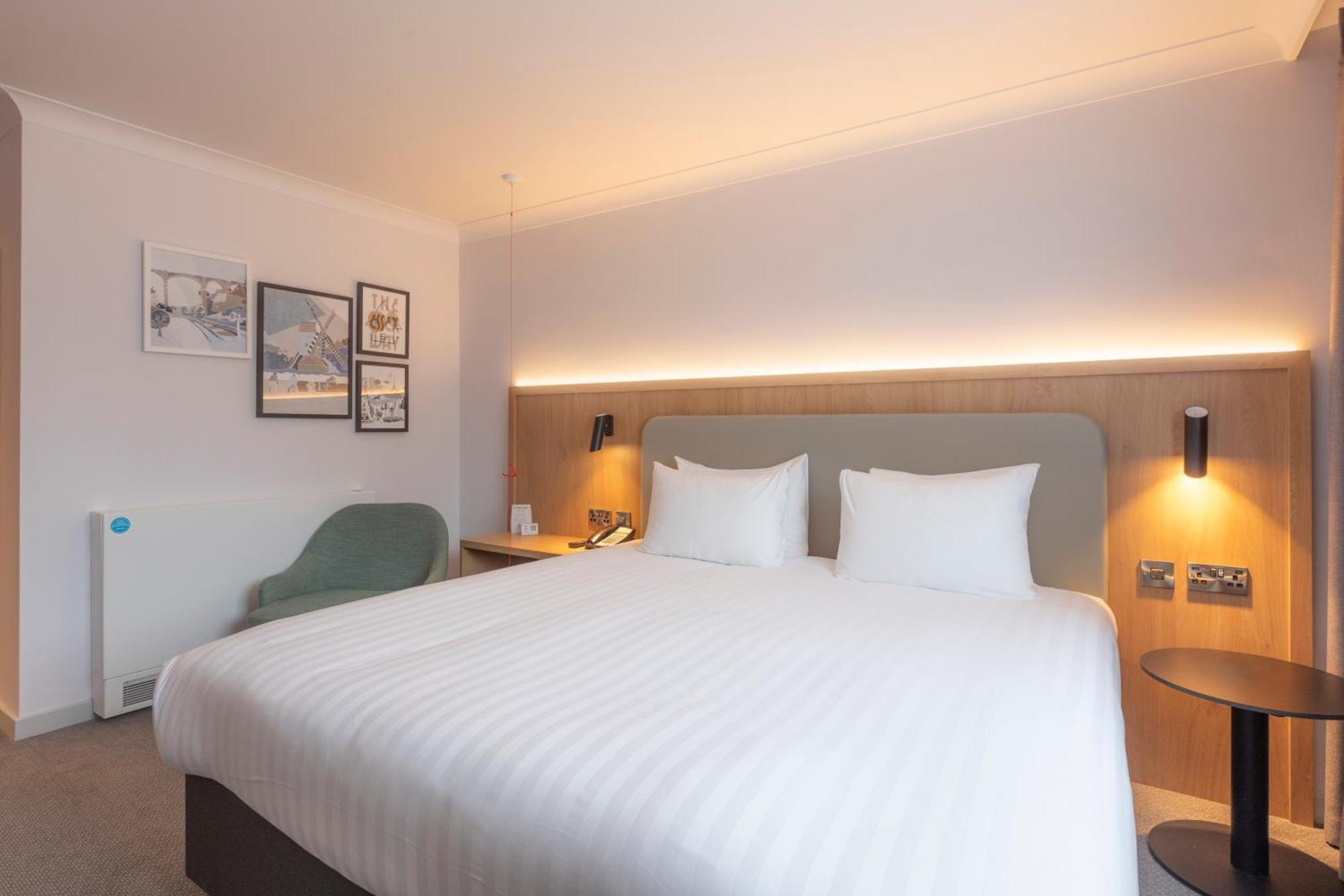 Holiday Inn Brentwood By Ihg Bagian luar foto