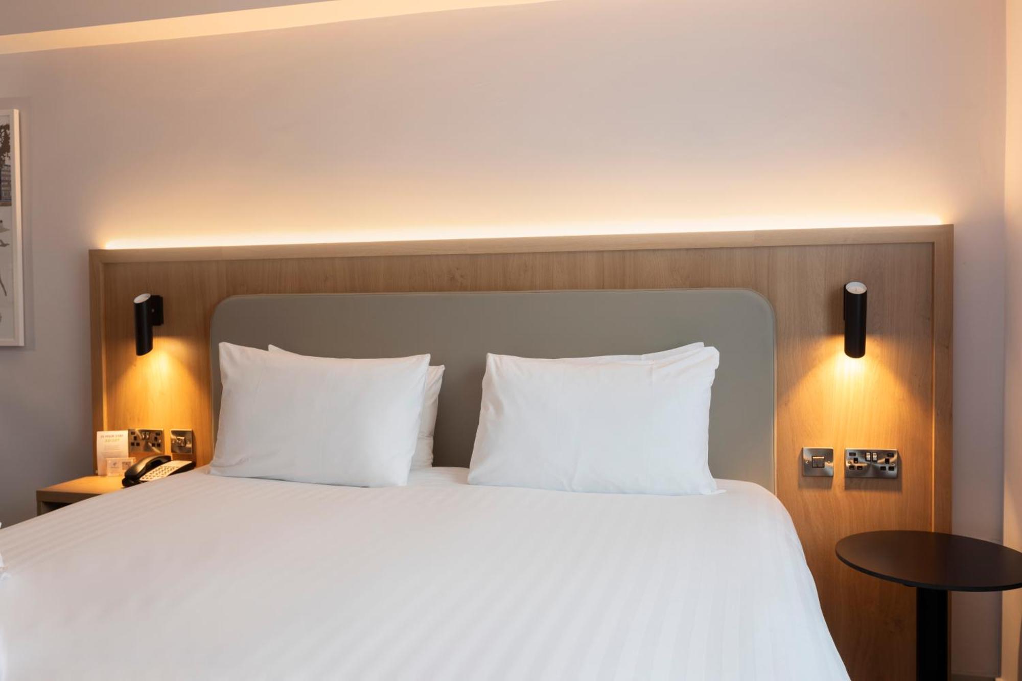 Holiday Inn Brentwood By Ihg Bagian luar foto