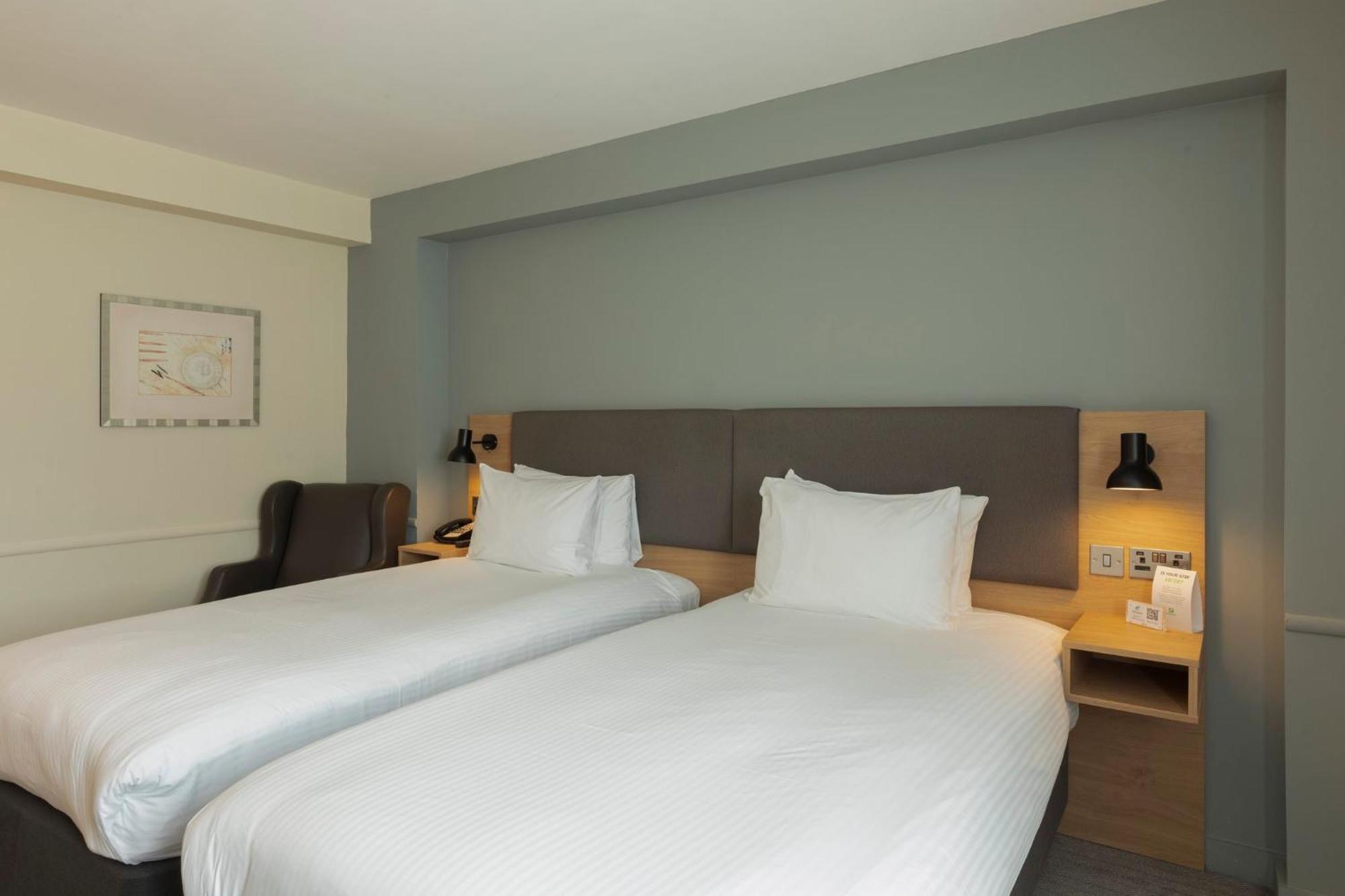 Holiday Inn Brentwood By Ihg Bagian luar foto