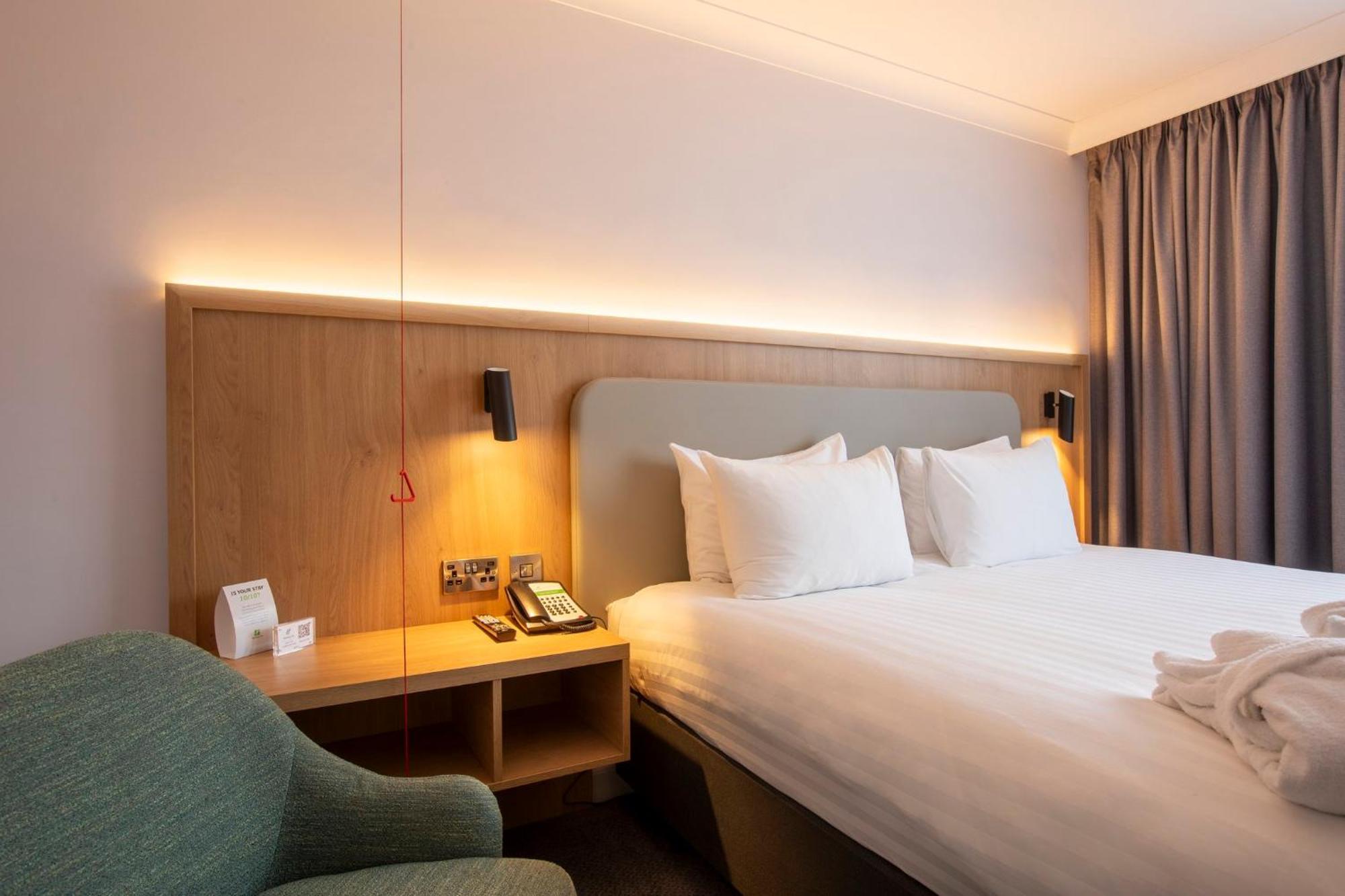 Holiday Inn Brentwood By Ihg Bagian luar foto