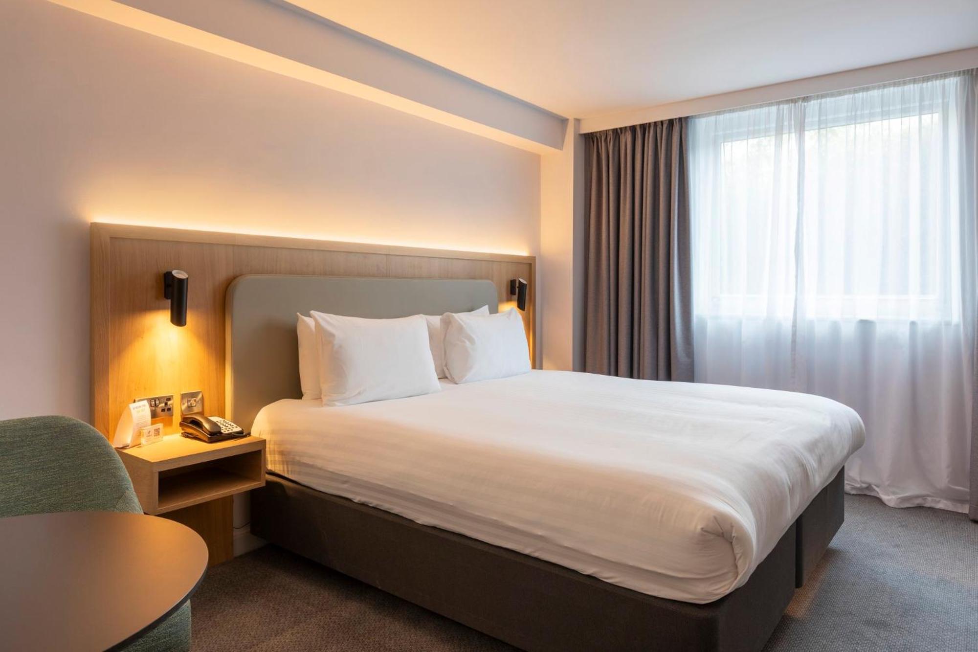 Holiday Inn Brentwood By Ihg Bagian luar foto