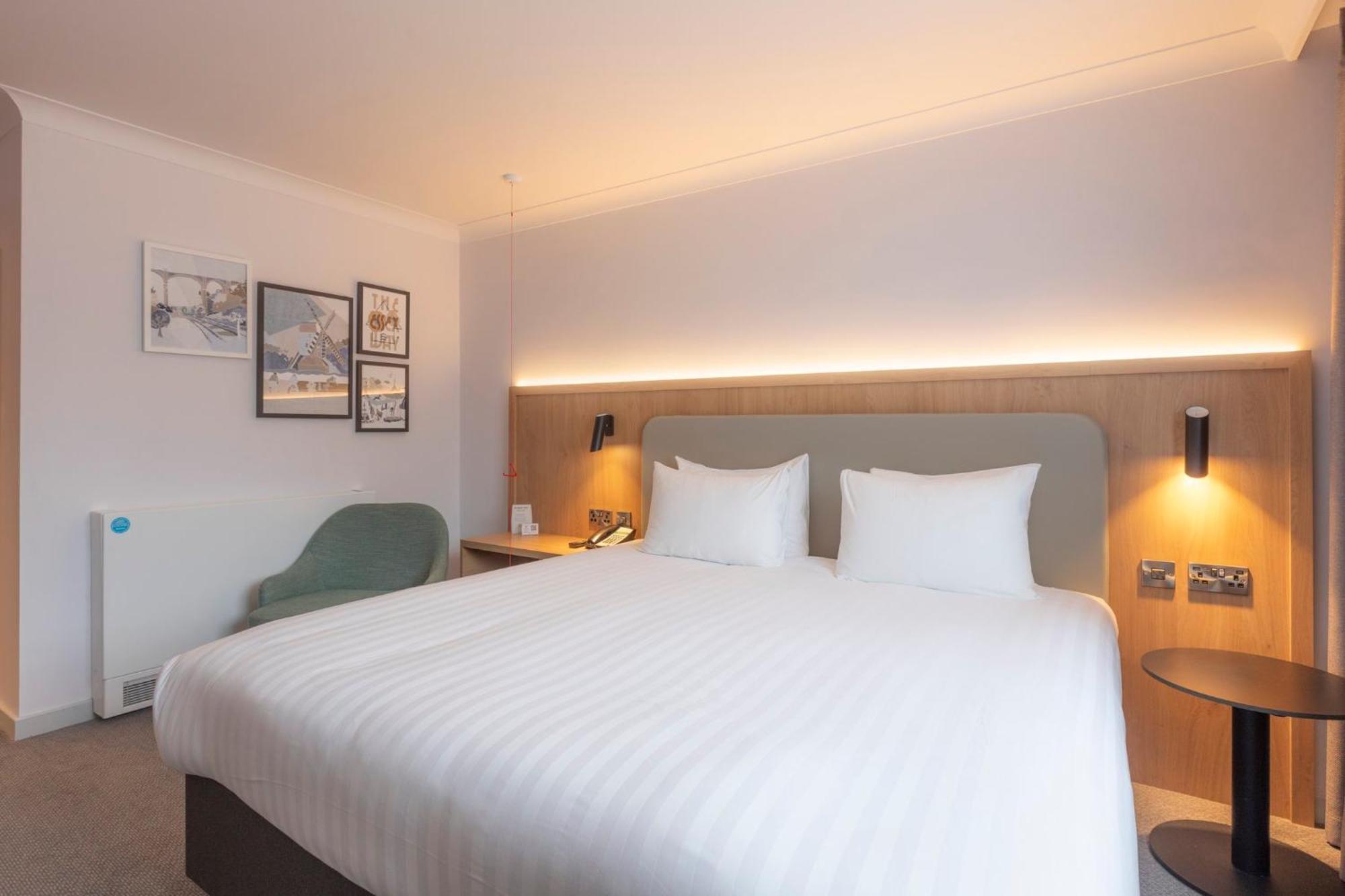 Holiday Inn Brentwood By Ihg Bagian luar foto