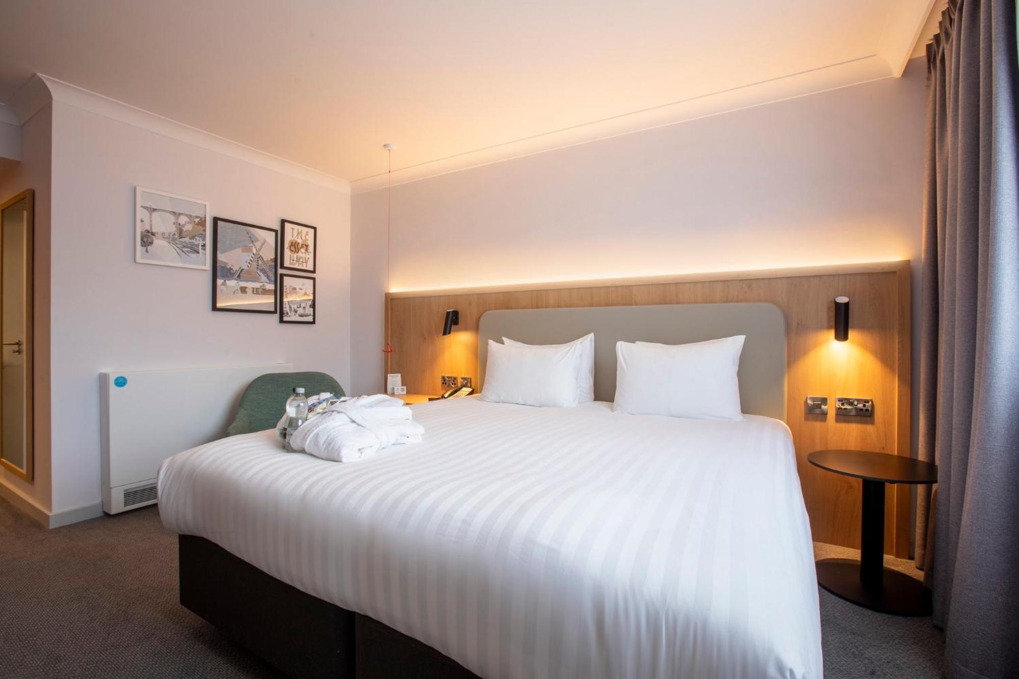 Holiday Inn Brentwood By Ihg Bagian luar foto