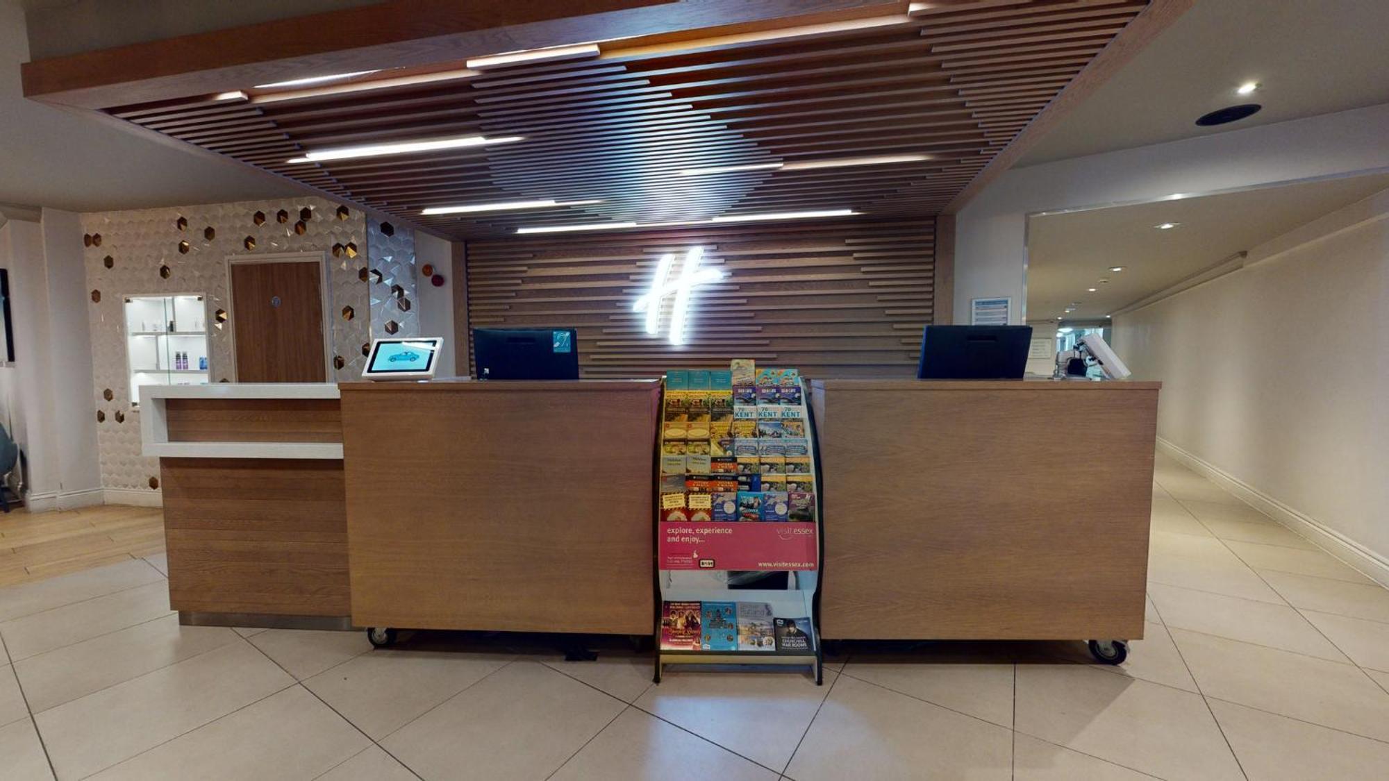Holiday Inn Brentwood By Ihg Bagian luar foto