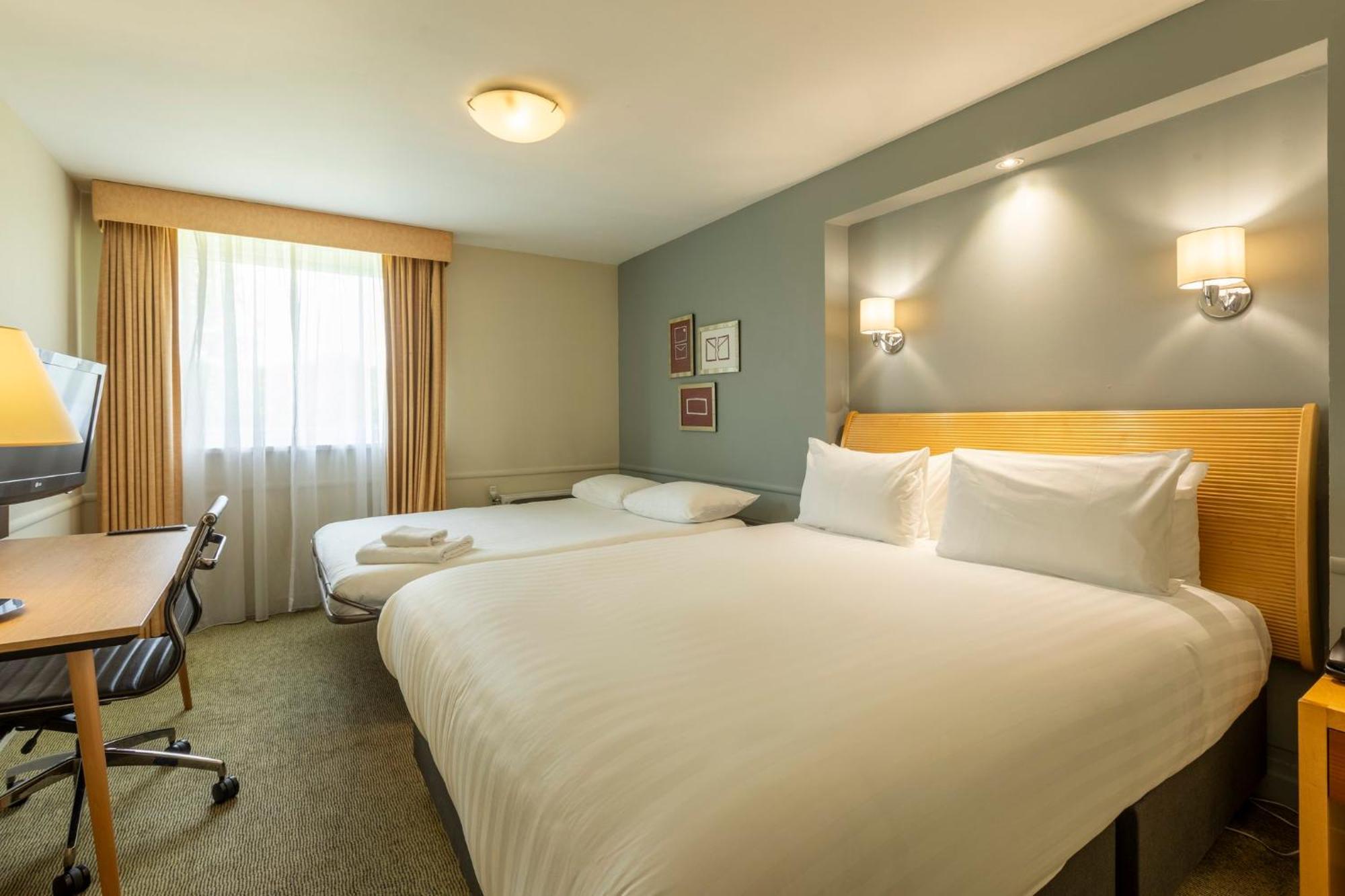 Holiday Inn Brentwood By Ihg Bagian luar foto