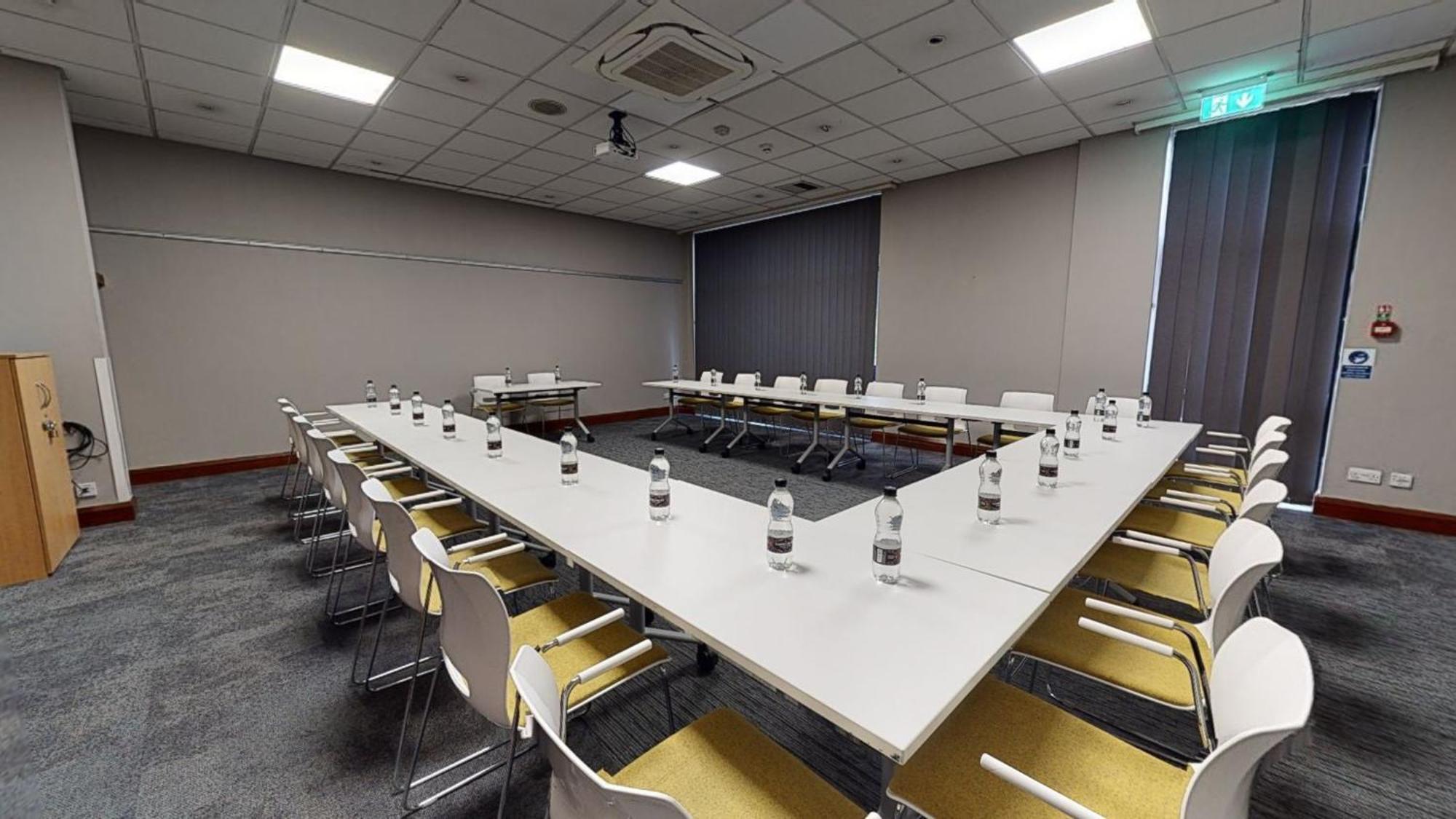 Holiday Inn Brentwood By Ihg Bagian luar foto