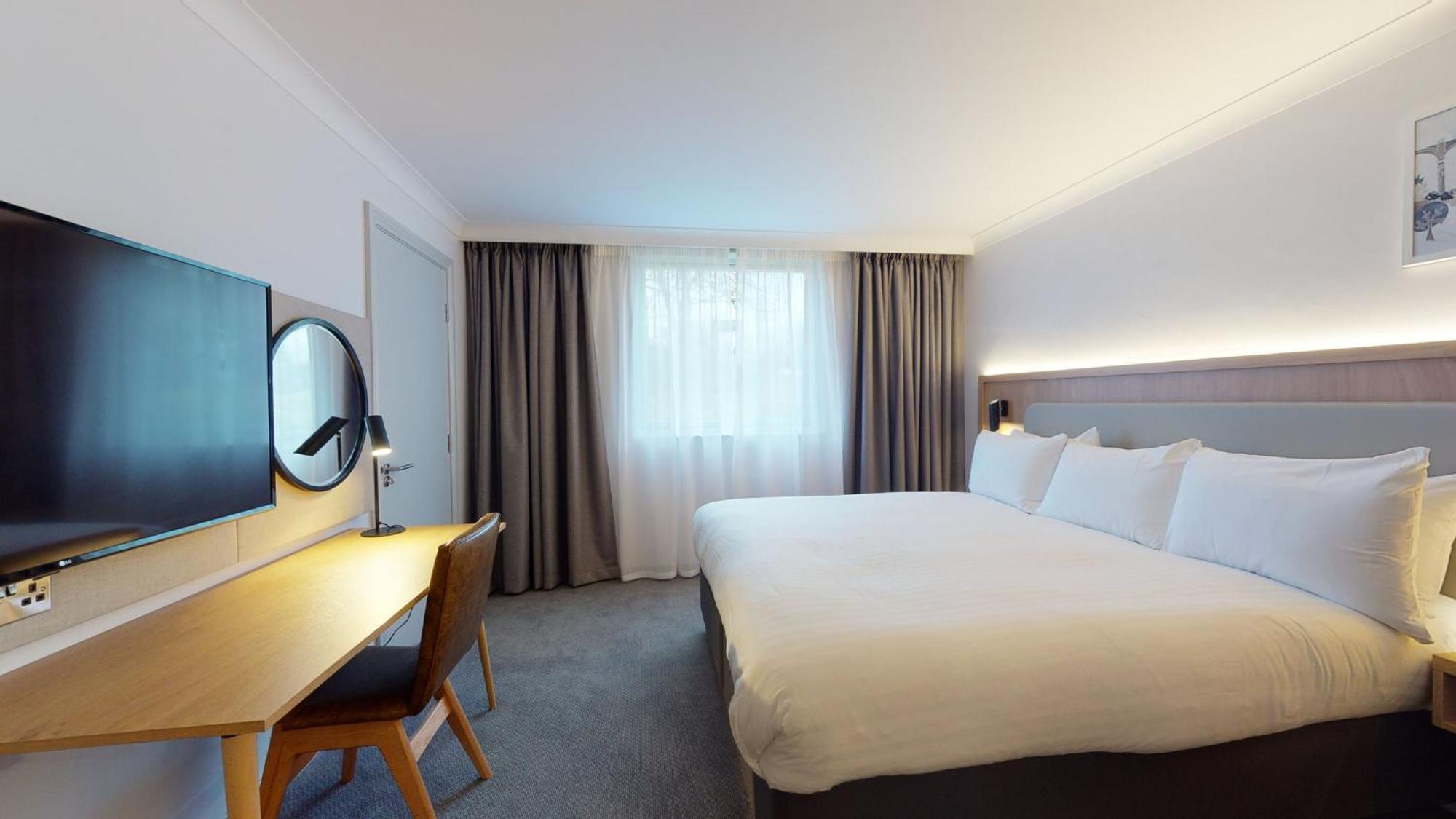 Holiday Inn Brentwood By Ihg Bagian luar foto