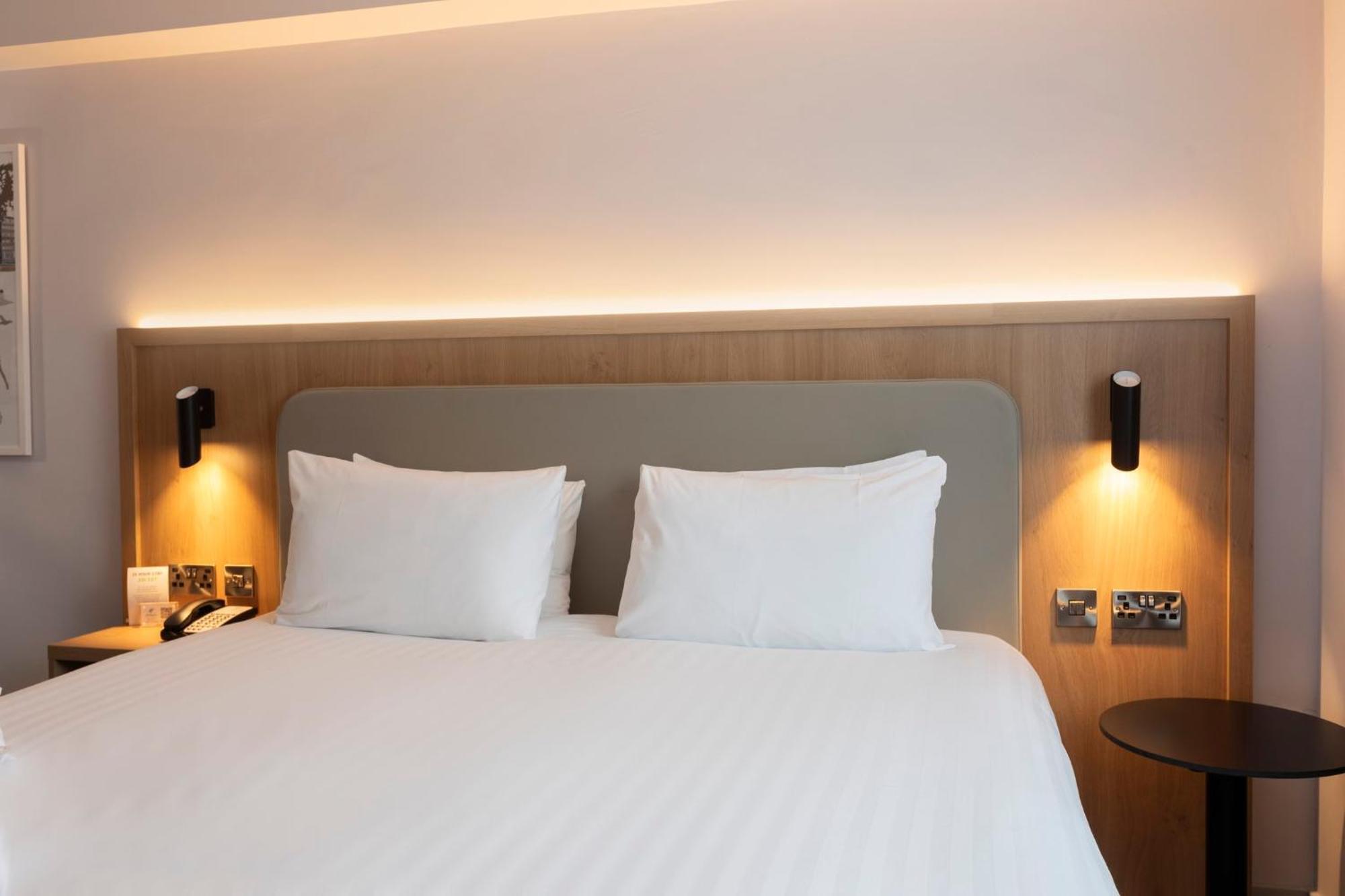 Holiday Inn Brentwood By Ihg Bagian luar foto